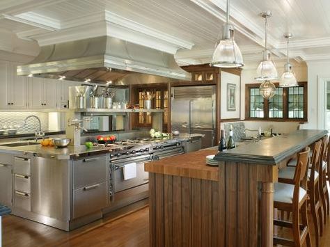 HGTV.com has inspirational pictures, ideas and expert tips on farmhouse-style kitchen design for a warm and welcoming kitchen in your home. White Kitchen Traditional, Kitchen Design Styles, Best Kitchen Design, Custom Kitchens Design, Kitchen Countertop Materials, Kabinet Dapur, Beautiful Kitchen Designs, Fresh Kitchen, Kitchen Designs Layout