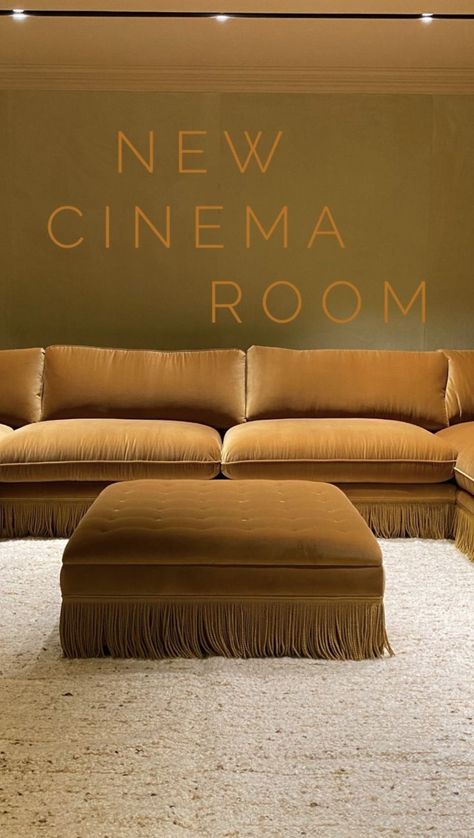 Modern Theater Room, Arabic Living Room, Theater Room Design, Home Cinema Room, Upholstery Diy, Pretty Bedroom, Cinema Room, Workplace Design, Home Cinemas