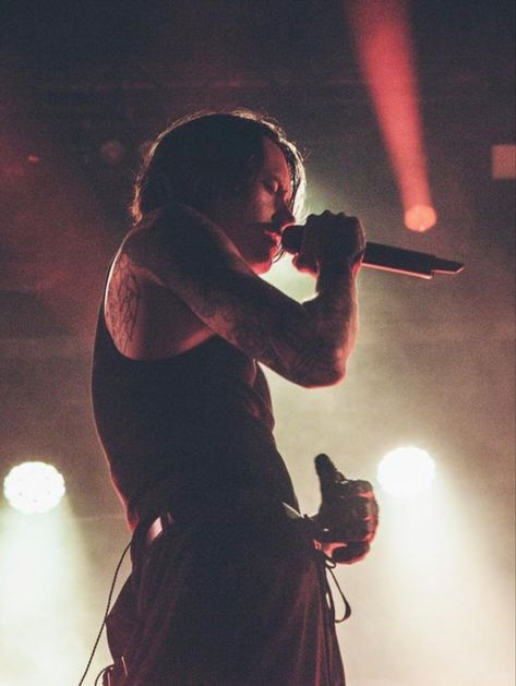 Noah Sebastian, Bad Omens, Beauty Standards, I Kings, Male Beauty, On Stage, Beauty