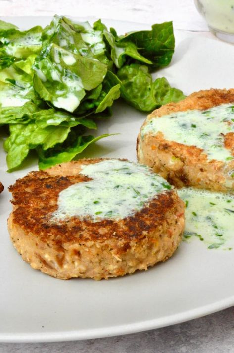 Easy Bean Burger, Vegan Bean Patties Recipe, White Bean Mash Recipe, Tinned Beans Recipes, Bean Patty Recipes, Vegan Gerd Recipes, Vegetarian Burgers Recipe, Bean Patties Vegan, White Bean Patties