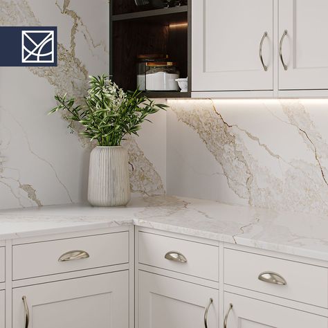 'Moon Valley' by Vadara Quartz: a captivating new design characterized by its warm white backdrop adorned with graceful veins in tones of gray, gold, and brown, meandering and intertwining across the surface. Available now at UGM, the wide gold veining of this product adds a striking elegance, perfectly in tune with the current trend among designers who favor warm tones and gold accents for their projects. Gold And White Quartz Countertop, Gold Vein Quartz Countertop, White Quartz With Brown Veins, Granite With Gold Veins, White Marble With Gold Veins, Vadara Quartz, Valley Kitchen, Ensuite Ideas, Kitchen Cabinetry Design