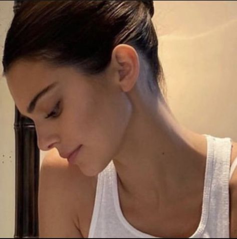 Kendall Jenner Aesthetic, Aesthetic Profile Picture, Kendall Jenner Hair, Kendall Jenner Icons, Jenner Hair, Aesthetic Profile, Side Profile, Kendall Jenner, Profile Picture