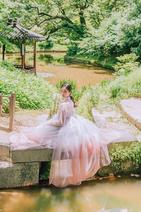 Korean Hanbok Photoshoot Ideas, Hanbok Photoshoot, Korean Photoshoot, Korean Princess, Traditional Asian Dress, Korean Traditional Clothing, Korean Wedding Photography, Korea Dress, Korean Traditional Dress