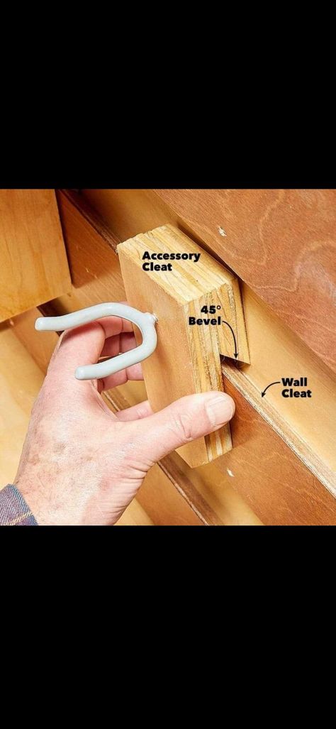 Arbejdsplads Garage, French Cleat Storage, Tool Wall Storage, Garage Workshop Layout, Garage Workshop Organization, Garage Tool Storage, Woodworking Shop Layout, Woodworking Storage, Woodworking Shop Projects