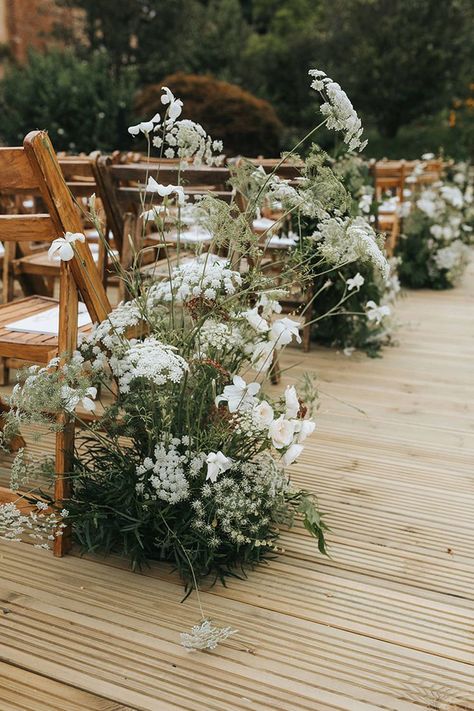 Wedding Ceremony Ideas, Outdoor Ceremony Aisle, Green Wedding Flowers, Aisle Flowers, Foliage Wedding, Wedding Flowers Summer, Wedding Ceremony Flowers, Wedding Inspiration Summer, White Wedding Flowers