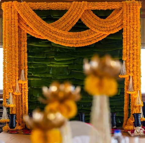 Haldi Decor, Desi Wedding Decor, Diwali Decor, Wedding Backdrop Decorations, Wedding Design Decoration, Marigold Flower, Wedding Stage Decorations, Wedding Flower Decorations, Flower Garland