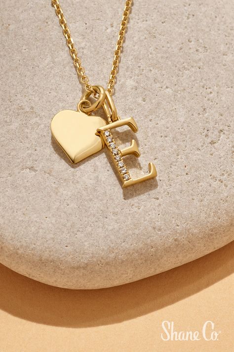 Wedding Locket, Gold Jewelry Prom, E Letter, Initial E, Initial Heart Necklace, Alphabet Jewelry, Pretty Jewelry Necklaces, Gold Rings Fashion, Diamond Jewelry Designs