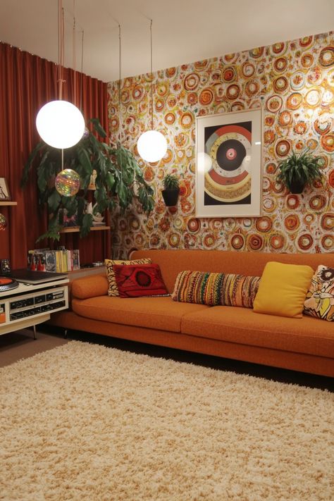 Turn your home back in time with these retro decor ideas and tips. Retro Brick Wall, 70s House Party Aesthetic, 70s Orange And Green Aesthetic, 1960 Home Decor, 70’s Inspired Living Room, 1970s Home Interior, Retro Boho Decor, 70s Retro Decor, Mcm Home Decor