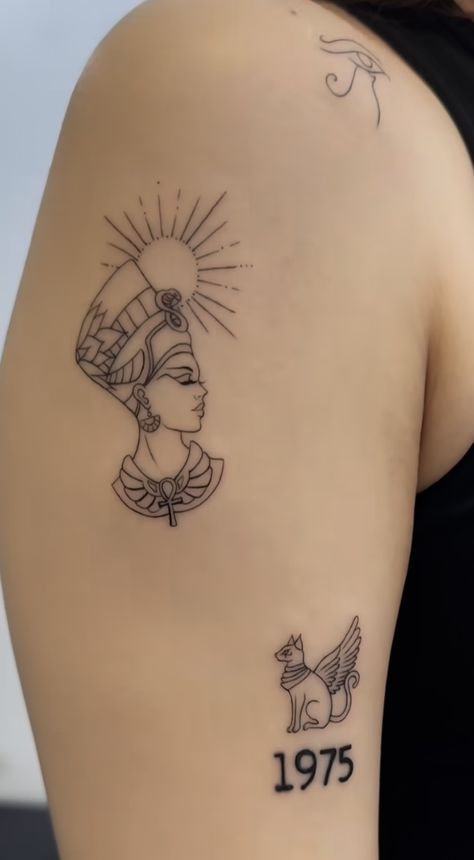 Egyptian Queen Nefertiti Tattoo, Small Ancient Greek Tattoo, Eygptain Tattoos Design Women, Egyptian Art Tattoo, Ancient Egypt Tattoo, Egyptian Tattoo For Women, Cleopatra Tattoo, Nefertiti Tattoo, Egyptian Tattoos