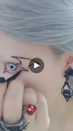 Bat Wing Eyeliner Halloween, Halloween Bat Face Paint, Bat Eyeliner Halloween, Bat Wings Eyeliner, Bat Eyeliner Tutorial, Bat Face Makeup, Cobweb Eyeliner, Bat Eye Makeup, Bat Makeup Halloween