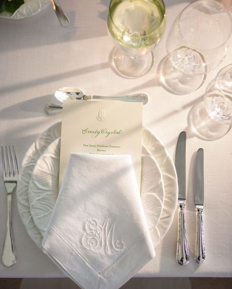 Wedding Napkin Folding, Monogrammed Wedding Napkins, Spring Wedding Ideas, Elegant Place, Bridesmaid Luncheon, Monogrammed Linens, Southern Kitchens, Monogrammed Napkins, Wedding Place Settings