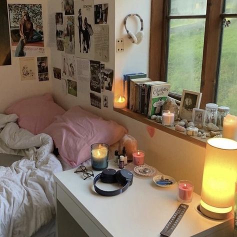 Bedroom Pics, University Dorm, Cozy Rooms, Uni Room, Dream Place, Casa Vintage, Woman Cave, Room Deco, Room Goals