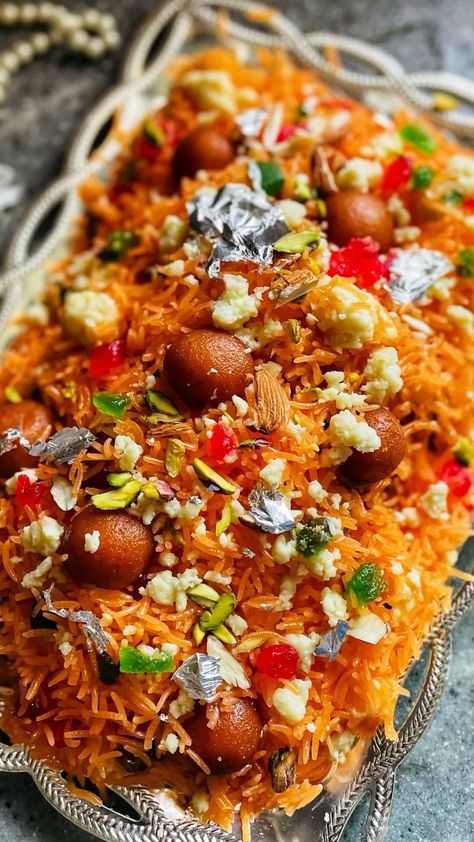 Shahi Zarda Recipe https://fooooods.com/shahi-zarda-bon_appetit_by_nadia Zarda Rice Recipe, Zarda Rice, Zarda Recipe, Indian Wedding Food, Desi Desserts, Butter Fingers, Gf Food, Cooking Rice, Sweet Rice