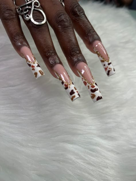 Brown Cowprint Nails, Brown Duck Nails, Fall Nails Baddie, Brown Y2k Nails, Cow Print Nails Brown, Brown Nails With Gems, Brown Cow Nails, Chocolate Nails Design, Brown And Black Nails