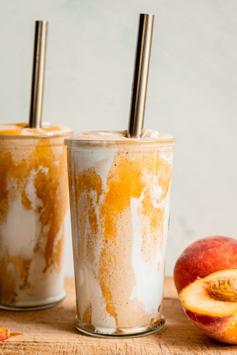 Cool Smoothies, Vegan Protein Smoothie Recipes, Peach Meals, Peach Protein Smoothie, Peach Smoothie Recipes Healthy, Orange Cream Smoothie, Healthy High Protein Smoothies, Smoothie Photography, Peaches And Cream Smoothie