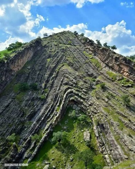 Fold Geology, Structure Of The Earth, Earth Science Lessons, Zagros Mountains, Physical Geography, Permaculture Design, Geology Rocks, Moon Photography, Vacation Places