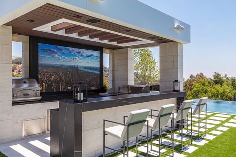 Outdoor Bar Ideas Modern Luxury, Bar Outdoor Design Backyard, Outdoor Poolside Bar Ideas, Outdoor Pool Bar, Modern Outdoor Bar, Outdoor Kitchen And Bar, Bar Video, Luxury Modern House, Luxury Outdoor Kitchen