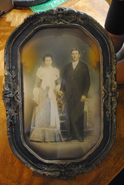 Identifying family ancestors photos heirloom married couple Married Couple Photography, Old Photo Frames, Old Photo Frame, Old Money Family, Family Archive, Family Picture Frame, Family Photo Frame, Scrapbook Planning, Historical Photography