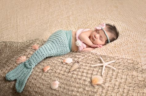 Illinois Photographer of the Week: Heather Mohr Photography on BP4Ublog.com Newborn Mermaid Costume, Baby Mermaid Costumes, Newborn Twin Photos, Baby Mermaid Tail, Baby Mermaid Crochet, Newborn Mermaid, Mermaid Photo Props, Girls Mermaid Tail, Crochet Mermaid Tail