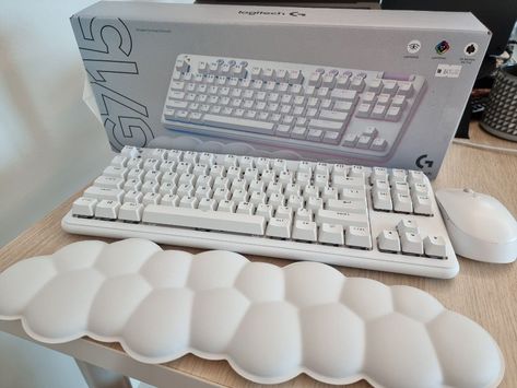 Logitech White Keyboard, Keyboard Ideas, White Keyboard, Pc Ideas, Logitech Keyboard, Logitech Mouse, Wireless Gaming Headset, Gaming Setups, Mechanical Keyboards