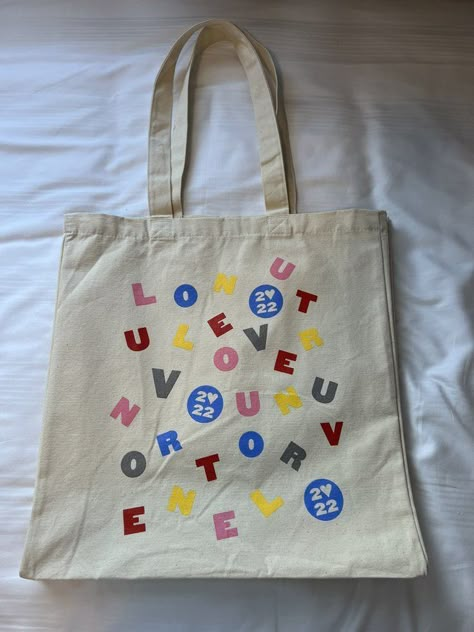 Harry Styles Things To Buy, Harry Styles Pottery Painting, Harry Styles Tote Bag, Totebag Painting, School Manifestation, Painted Totes, Brand Merch, Tote Bag Inspo, Handpainted Tote Bags