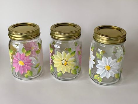 Painted Mason Jars With White Daisies or Multicolored Daisies, Choose Your Favorite. Great for Your Mixed Drinks, Sangrias, Lemonades. - Etsy Canada Potpourri Decor, Jar Potpourri, Painted Candle Jars, Painting Jars, Work Christmas Party Ideas, Oui Jars, Beach Jar, Sisterhood Events, Jar Painting