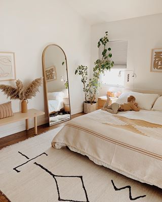 boho master bedroom decorating neutral decor and plants Boho Master, Neutral Room Decor, Neutral Bedrooms, Redecorate Bedroom, Room Makeover Bedroom, Bedroom Decorating, Room Inspiration Bedroom, Apartment Room, Room Ideas Bedroom