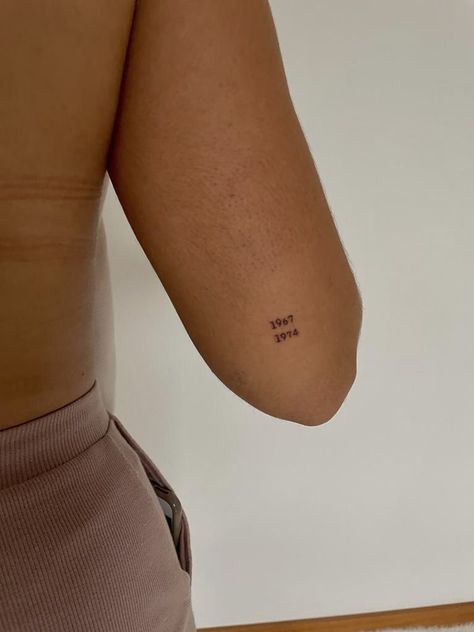 Mother Dedicated Tattoos, Mom Tattoo Aesthetic, Tiny Tattoo For Mom, Tattoos About Childhood, Tattoos For Your Significant Other, Made New Tattoo, Small Cute Tattoos For Women Unique, Positive Message Tattoos, Grá Tattoo