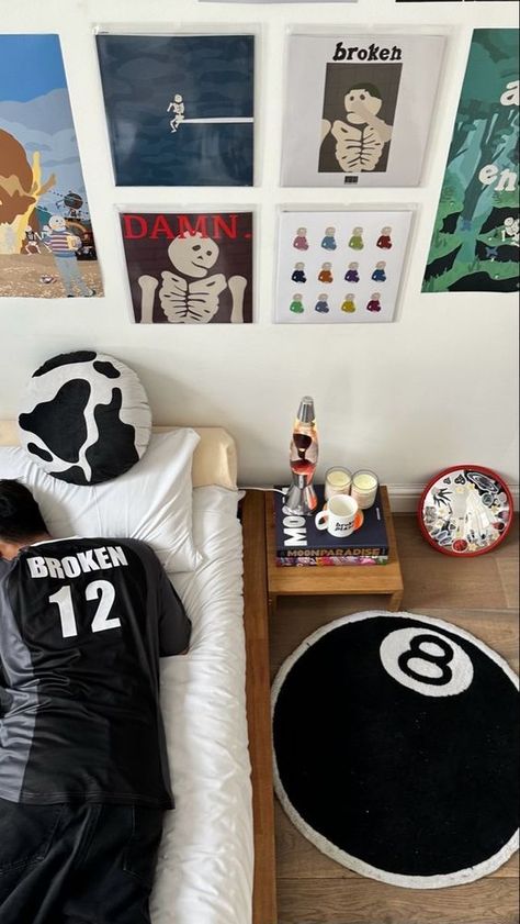 8 Ball Rug, Alt Room Decor, Guys Room Aesthetic, Room Ideas For Men Bedroom, Hypebeast Room, Valentine Table Decorations, Cool Room Decor, Uni Room, Retro Room