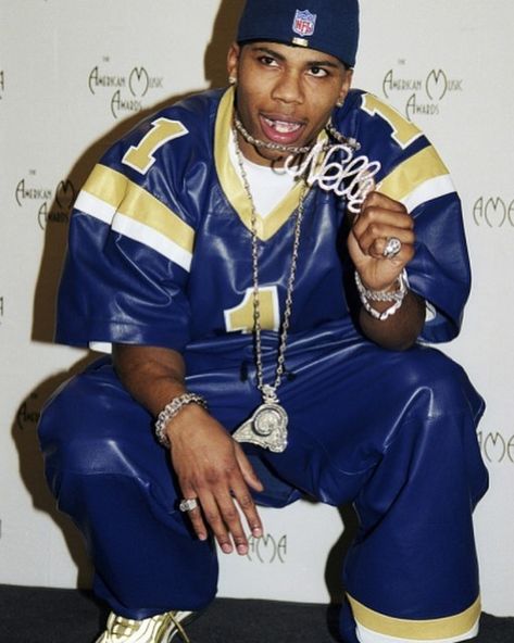 Nelly 💎 Follow @2000s.vibes For More ✨ 90s Hiphop Fashion, 2000s Boys Fashion, 80s Hip Hop Fashion, 2000s Hip Hop Fashion, 2000’s Outfit, 2000s Hip Hop, Hip Hop Aesthetic, 2000s Men, Looks Hip Hop