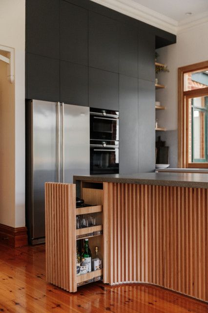 3 Contemporary Kitchen Islands With Timber Accents | Houzz AU Awkward Kitchen, Modern Kitchen Design Trends, Modern Kitchen Trends, Midcentury Kitchen, Mcm Kitchen, Timber Slats, Kitchen Mood Board, Wood Kitchen Island, Beach House Kitchens