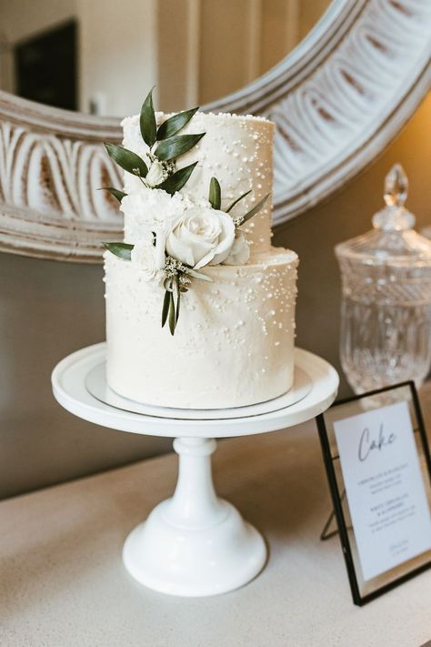 Wedding Cake With Pearls, Butter Cream Wedding Cake, Cake With Pearls, Cream Wedding Cake, 2 Tier Wedding Cakes, Cream Wedding Cakes, Wedding Cake Pearls, Pearl Cake, Dream Wedding Cake