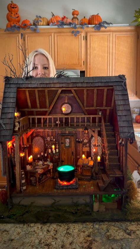 Scary Dollhouse Diy, Halloween Tiny House, Hocus Pocus Dollhouse, Witch Cottage Dollhouse, Spooky Dollhouse Diy, Wizard Dollhouse, Halloween Dollhouse Diy, Halloween Miniatures Diy, Diy Haunted Dollhouse Ideas