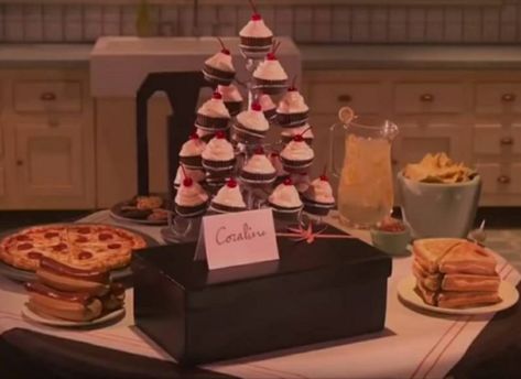 Perfect menu for a Coraline party! Essen, Coraline Food, Coraline Movie, Movie Cakes, Coraline Aesthetic, Coraline Doll, Coraline Jones, Movie Night Party, I Love Cinema