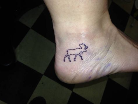 "Small moose outline tattoo on the outside of my right foot!" Nh Tattoo, Little Ankle Tattoos, Moose Outline, Alaska Tattoo Ideas, Crazy Tattoo Ideas, Jewerly Tattoo, Maine Tattoo, Alaska Tattoo, Moose Tattoo