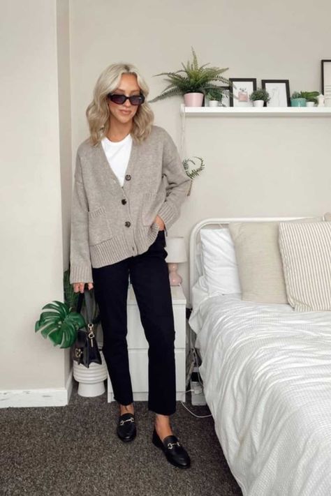 Fall Outfit Work 2023, Taupe And Beige Outfit, Loafers Outfit Womens Casual, Casual Work Outfits No Jeans, Winter Shoes Work, Relaxed Classy Outfit, Cardigan Business Outfit, Beige Cardigan Outfit Work, Grey Cardigan Work Outfit