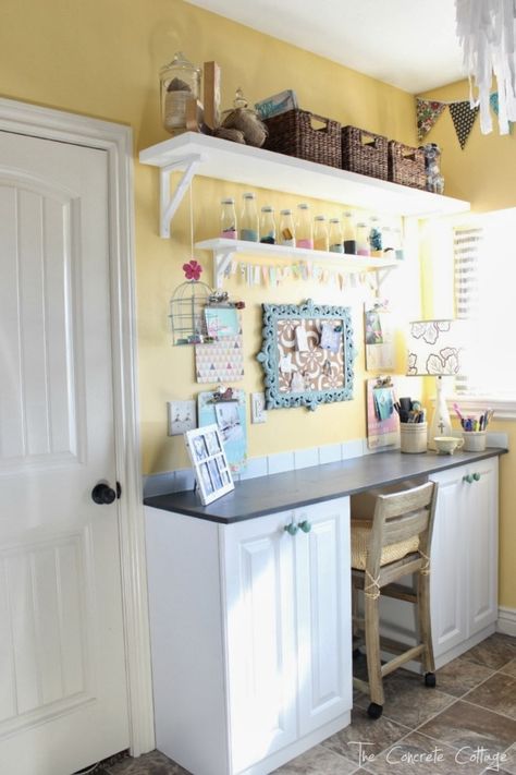 Creative Shelving Ideas, Laundry Room Ideas Small Space, Small Craft Rooms, Sewing Room Design, Dream Craft Room, Craft Room Design, Urban Interiors, Craft Space, Diy Craft Room