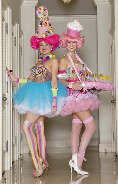 Candy girl costumes Candy Land Costumes, Candy Girls, Carnaval Costume, Candy Costumes, Candy Dress, Candyland Party, Candy Theme, Creative Costumes, Candy Girl