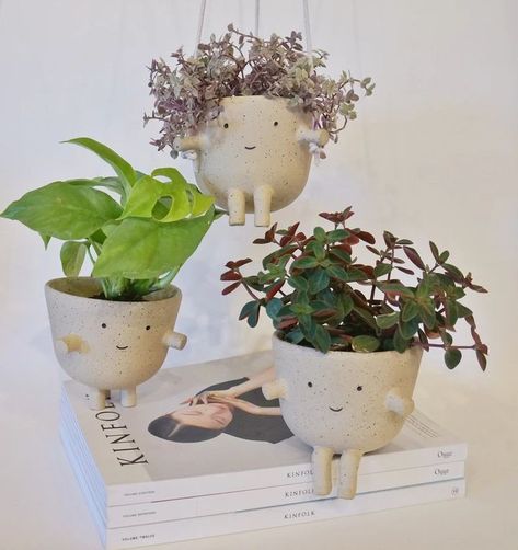 Clay Plant Pots, Ceramic Planter Pots, Clay Diy Projects, Keramik Design, Pottery Crafts, Diy Pottery, Pot Designs, Ceramics Pottery Art, Ceramics Ideas Pottery