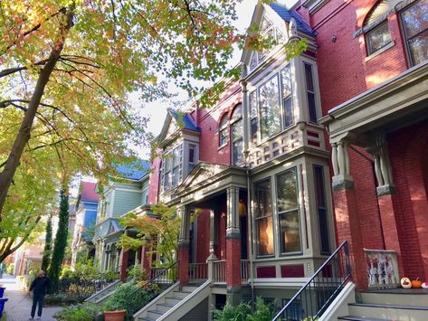 The Alphabet District in Portland; lots of courtyard apartment buildings Portland Oregon Apartments, Portland Apartment, Courtyard Apartments, Beautiful Neighborhoods, Building Types, Oregon Portland, Visit Oregon, Apartment Goals, Rocker Chick