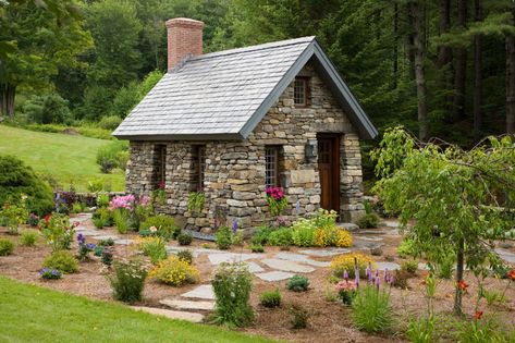 Stone Cottage House Plans, Small Stone Cottage, Summer Cabins, Walden Pond, Stone Cabin, Casa Hobbit, Stone Cottages, Cottage Cabin, House On The Rock