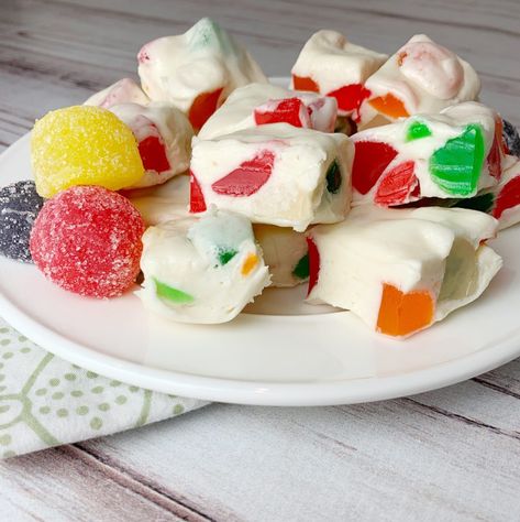 Gumdrop Nougat, Nougat Recipe, Nougat Candy, Christmas Candy Easy, Easy Christmas Candy Recipes, Easy Candy Recipes, Recipes With Marshmallows, Candy Recipes Homemade, Spring Desserts