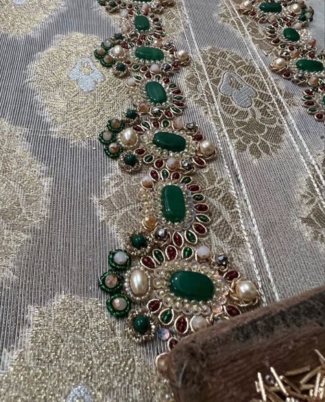 Zardosi Border Design, Dupatta Border Designs Embroidery, Zardosi Embroidery, Gold Work Embroidery, Zardosi Work, Embroidery Fashion Detail, Hand Work Design, Zardozi Embroidery, Hand Beaded Embroidery