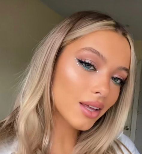 Prom Makeup Blue Eyes, Concert Makeup Looks, Makeup Subtle, Prom Eyeshadow, Makeup Looks Prom, Prom Makeup Look, Blue Eyeshadow Makeup, Bridesmaids Makeup, Ball Makeup