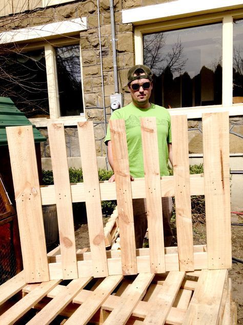 Pallet Fence Diy, Pallet Fence Ideas, Pallet Gardens, Fancy Fence, Diy Garden Fence, Fence Garden, Pallet Fence, Diy Fence, Old Fences