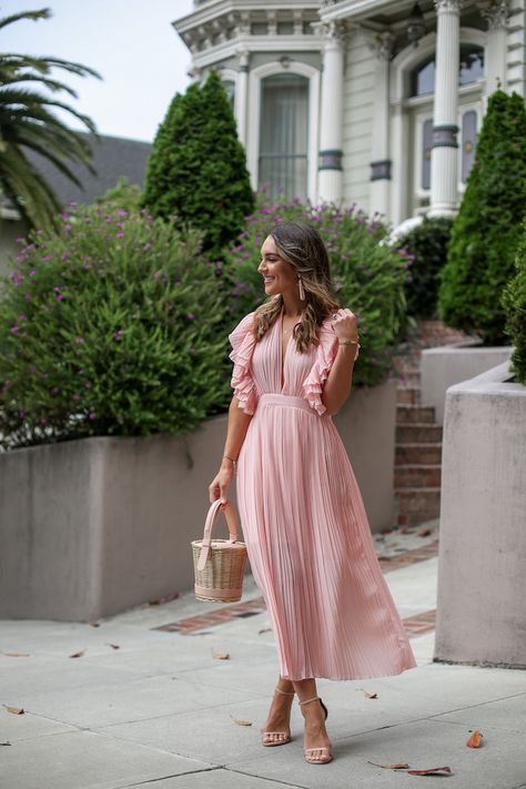 pink pleated midi dress Pleated Dress Outfit Classy, Pink Dress Styling, Pleated Dresses Outfit, Simple Floral Dress, Summer Pink Dress, Pleated Dress Midi, Pink Dress Summer, Wedding Guest Dress Styles, Pink Dress Outfit