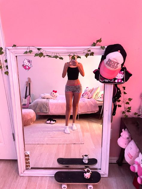 Pink Y2k Room Aesthetic, Room Inspiration Pink, Y2k Room Aesthetic Pink, Pink Y2k Bedroom, Y2k Mcbling Room, Trashy Y2k Bedroom, Pink Room Aesthetic Y2k, Y2k Pink Room, Pink Y2k Room