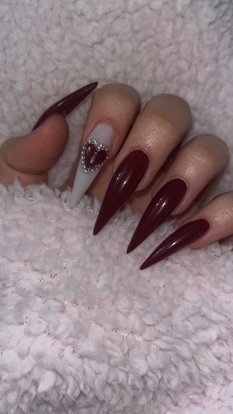 Sharp Nails Design, Red Sparkly Nails, Vampy Nails, Red Stiletto Nails, Vampire Nails, Deep Red Nails, Nail Pics, Wine Nails, Sharp Nails