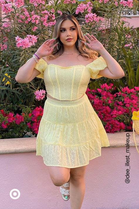 Get ready to make a playful statement in this chic corset top. Pair it with a matching skirt or mix & match for a cute outfit. Psst! Add sparkly jewelry to make your outfit really pop. Yellow Top Outfit, Dinner Date Night Outfit, Yellow Dress Outfit, Outfit Plus Size, Corset Outfit, Sparkly Jewelry, Top Outfit, Yellow Top, Fluttershy