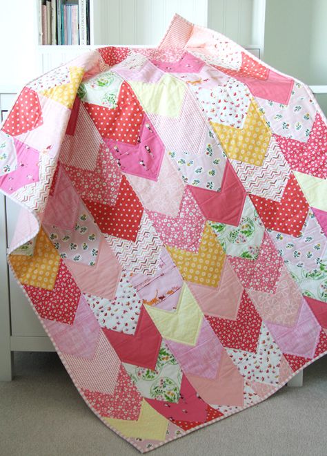 One Way Quilt Pattern, Cluck Cluck Sew Cluck Cluck Sew, Fat Quarter Quilt, Baby Quilt Patterns, Girls Quilts, Scrappy Quilts, Patchwork Quilt, Quilting Tutorials, Quilting Crafts, Quilt Tutorials